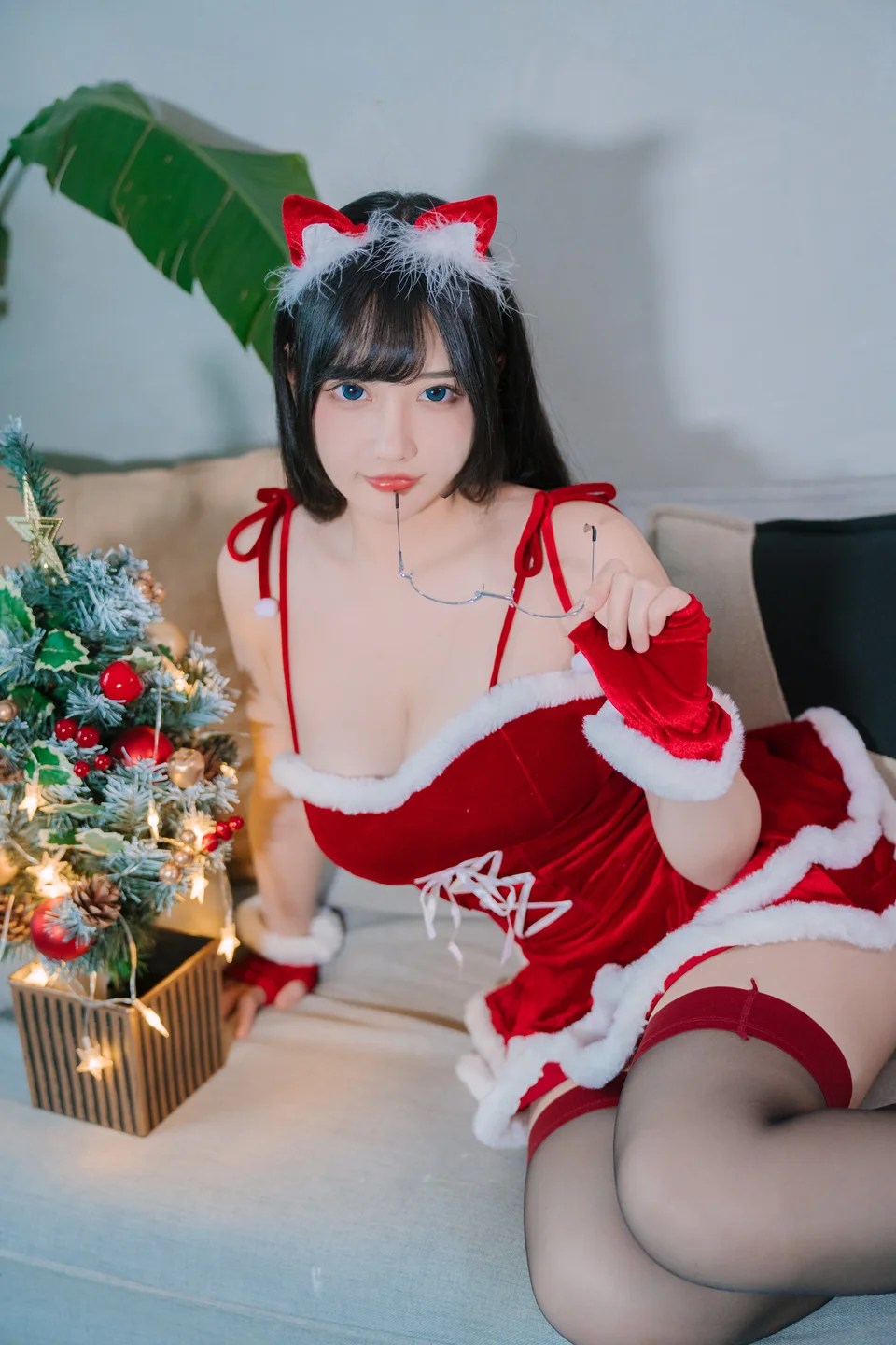 糖果果Candy – 完美圣诞&八重神子 [47P-492MB] 【丝足阁写真】003.webp