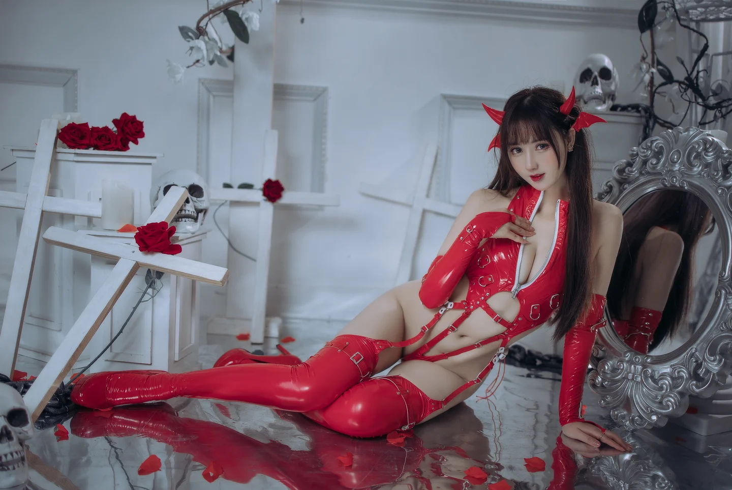 羽生三未 No.021 – 红色胶衣小恶魔 [65P3V-1.1GB] 【丝足阁写真】015.webp