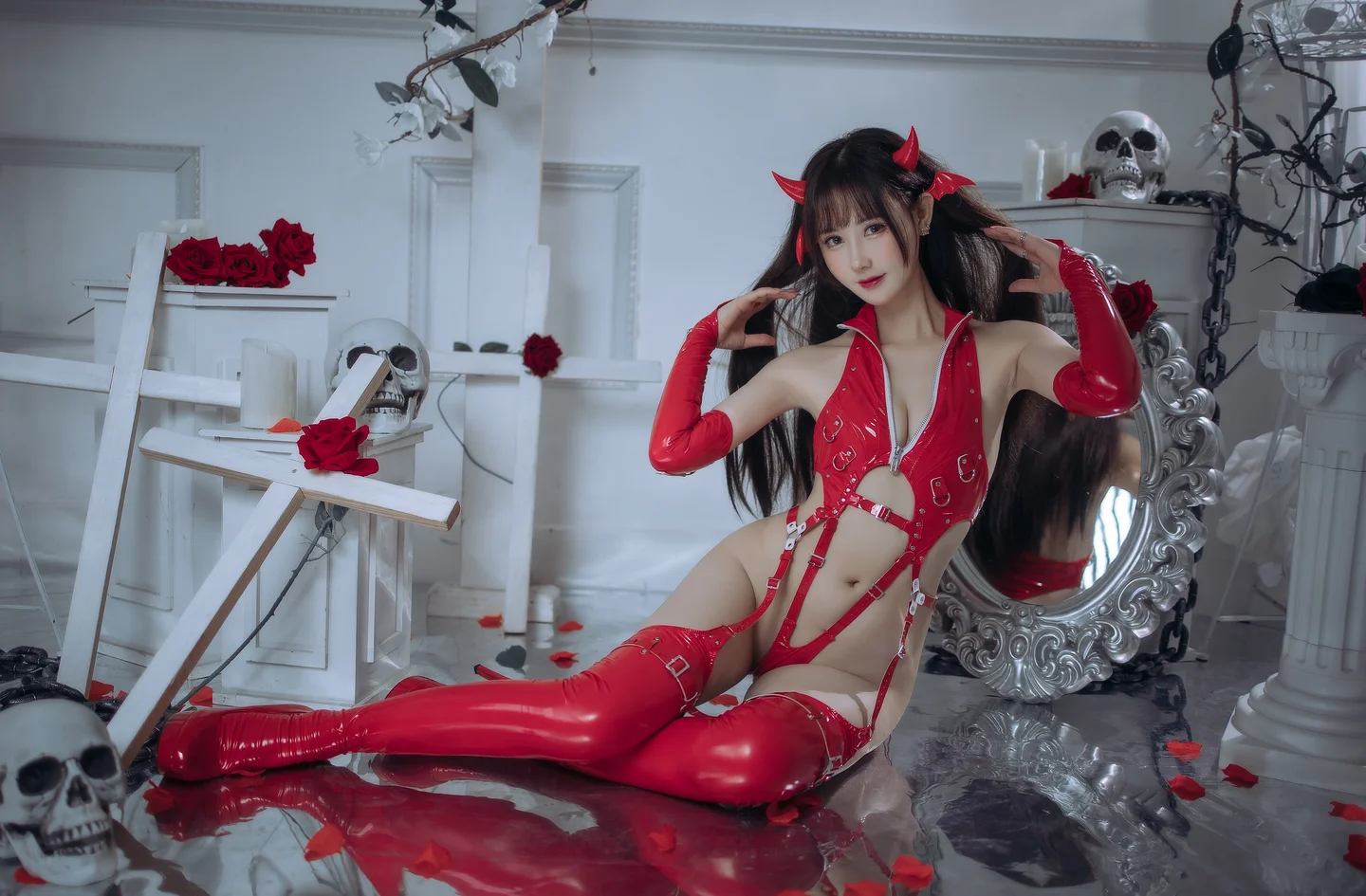 羽生三未 No.021 – 红色胶衣小恶魔 [65P3V-1.1GB] 【丝足阁写真】017.webp