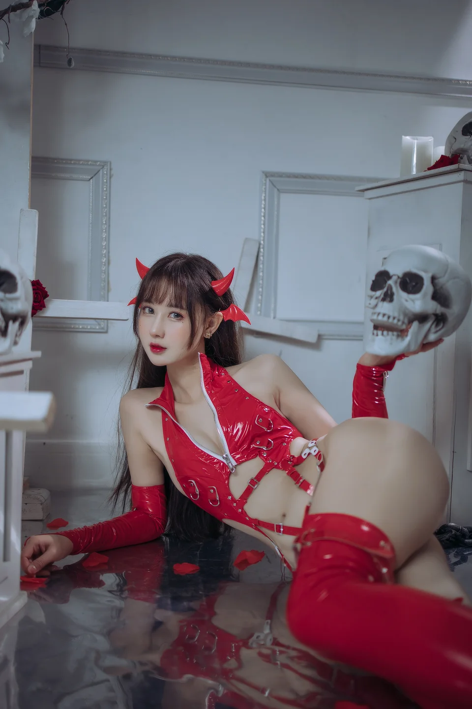 羽生三未 No.021 – 红色胶衣小恶魔 [65P3V-1.1GB] 【丝足阁写真】019.webp