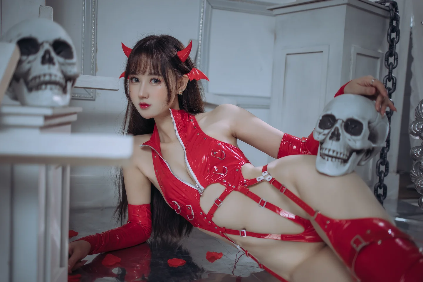 羽生三未 No.021 – 红色胶衣小恶魔 [65P3V-1.1GB] 【丝足阁写真】028.webp