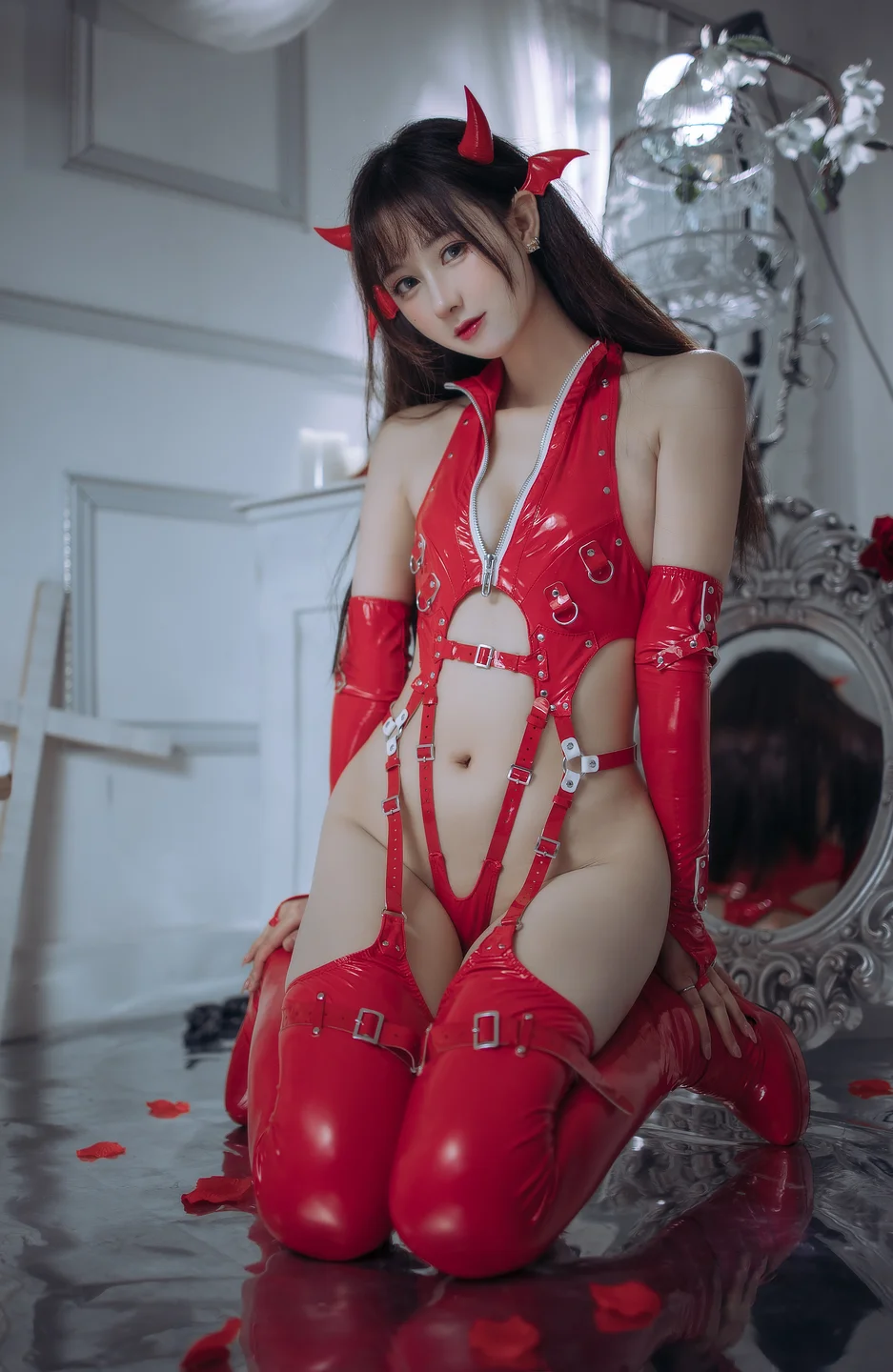 羽生三未 No.021 – 红色胶衣小恶魔 [65P3V-1.1GB] 【丝足阁写真】029.webp