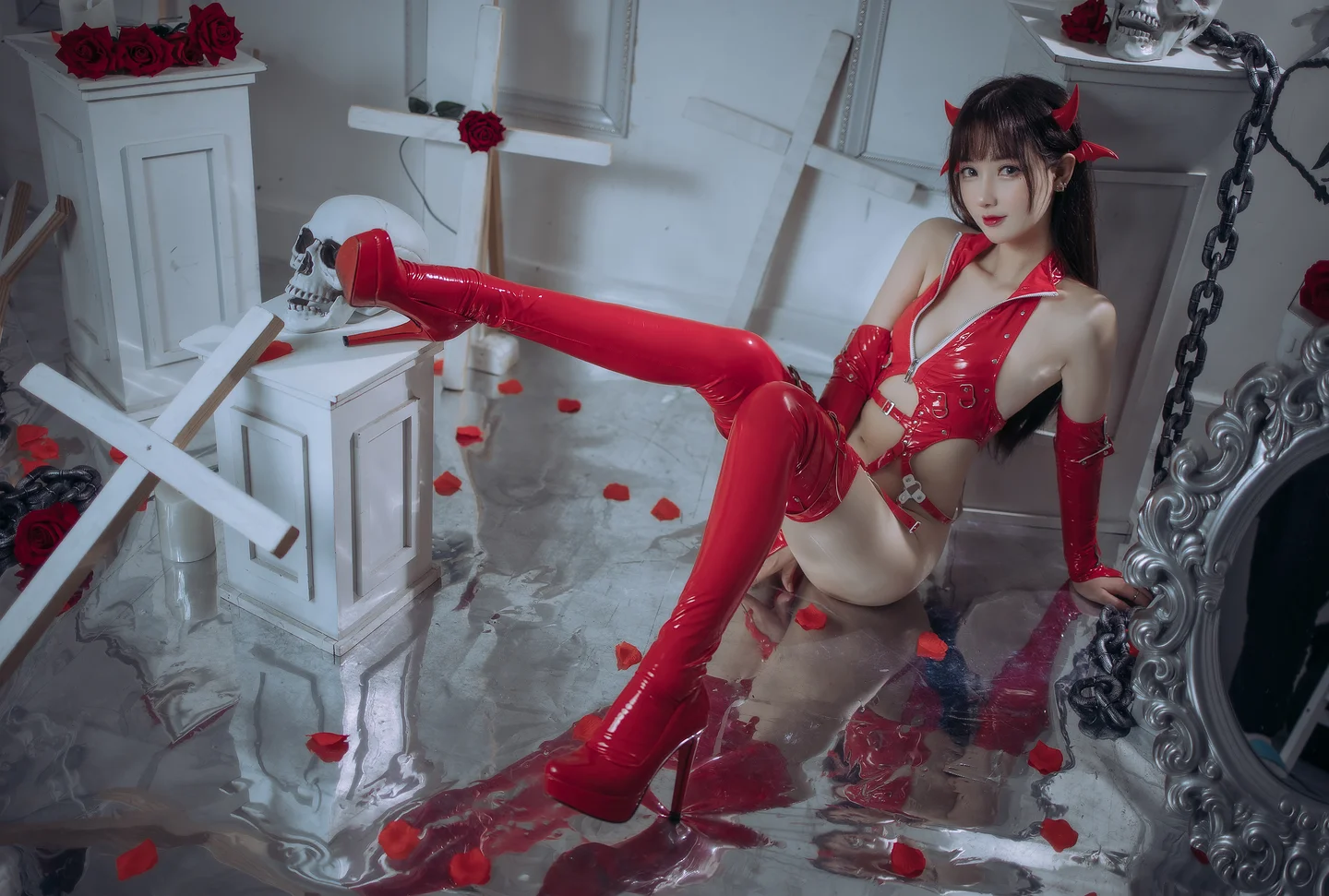羽生三未 No.021 – 红色胶衣小恶魔 [65P3V-1.1GB] 【丝足阁写真】037.webp