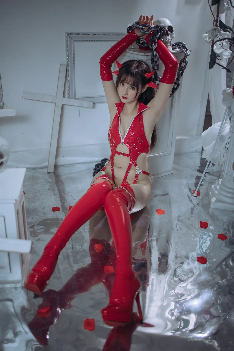 羽生三未 No.021 – 红色胶衣小恶魔 [65P3V-1.1GB] 【丝足阁写真】040.webp