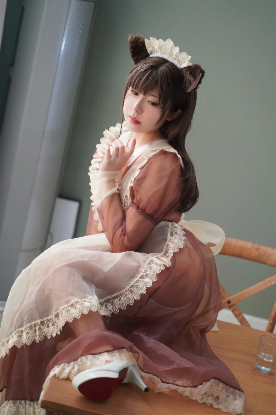 虎森森 - 棕色透明女仆 [35P]