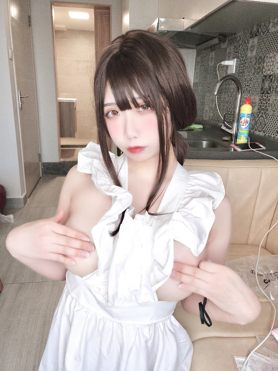 贞子蜜桃 - 围裙自拍 [44P 1V] tg@simisebaisi36.webp