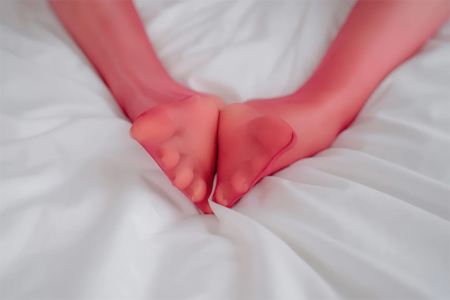 轩萧学姐 – 2024圣诞红丝兔女郎 [45P-295MB] 【丝足阁写真】035.webp
