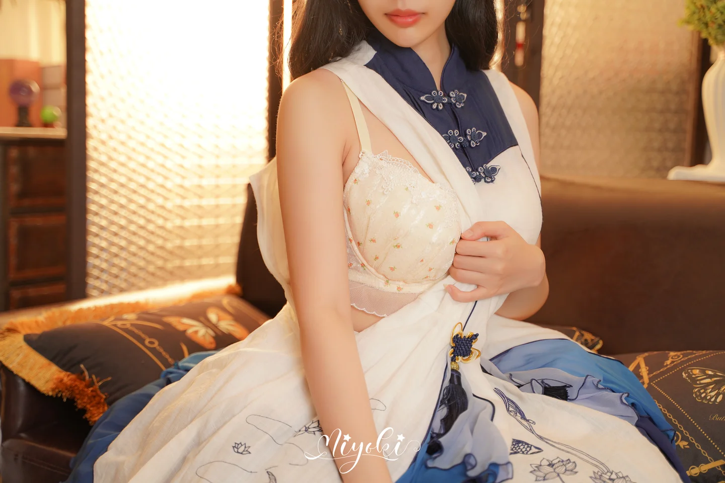 铃木美咲软软趴在床单上_乱世香华下_18,1V_2_65GB 14.webp