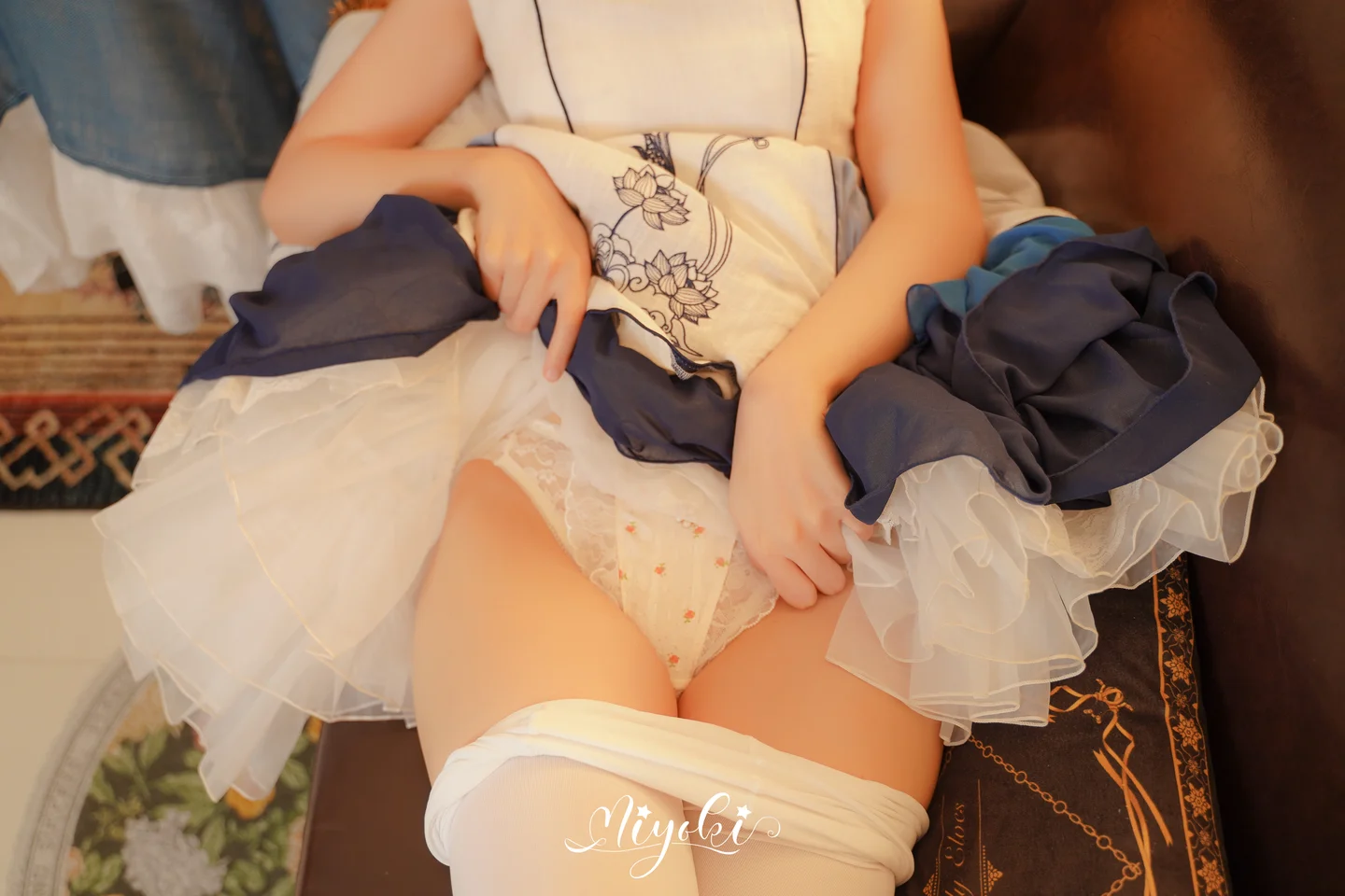 铃木美咲软软趴在床单上_乱世香华下_18,1V_2_65GB 7.webp