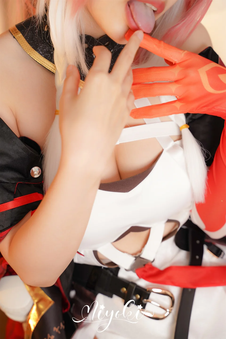 铃木美咲软软趴在床单上_我的名字是_长离_43,1V_860MB 030.webp