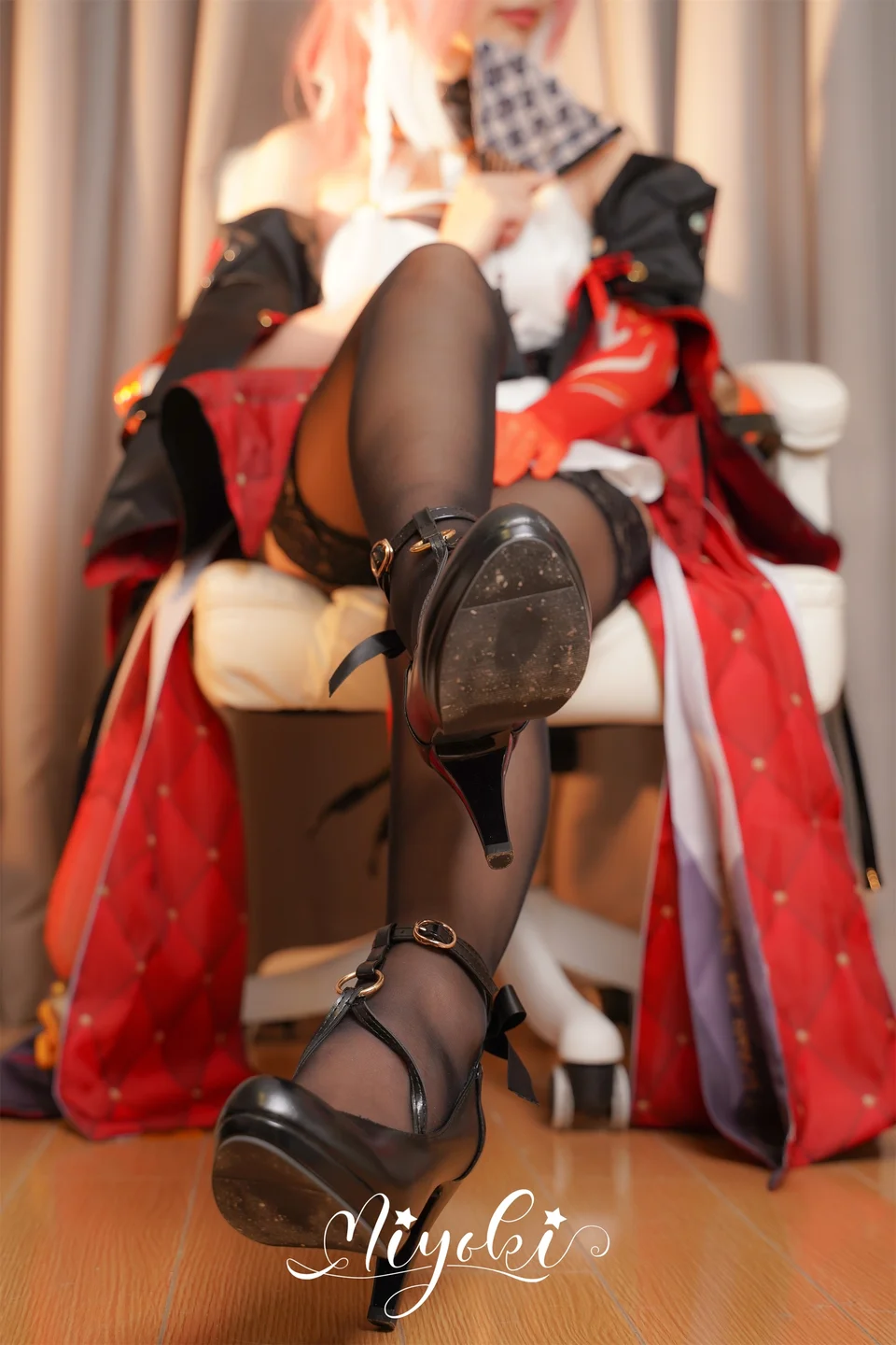 铃木美咲软软趴在床单上_我的名字是_长离_43,1V_860MB 031.webp
