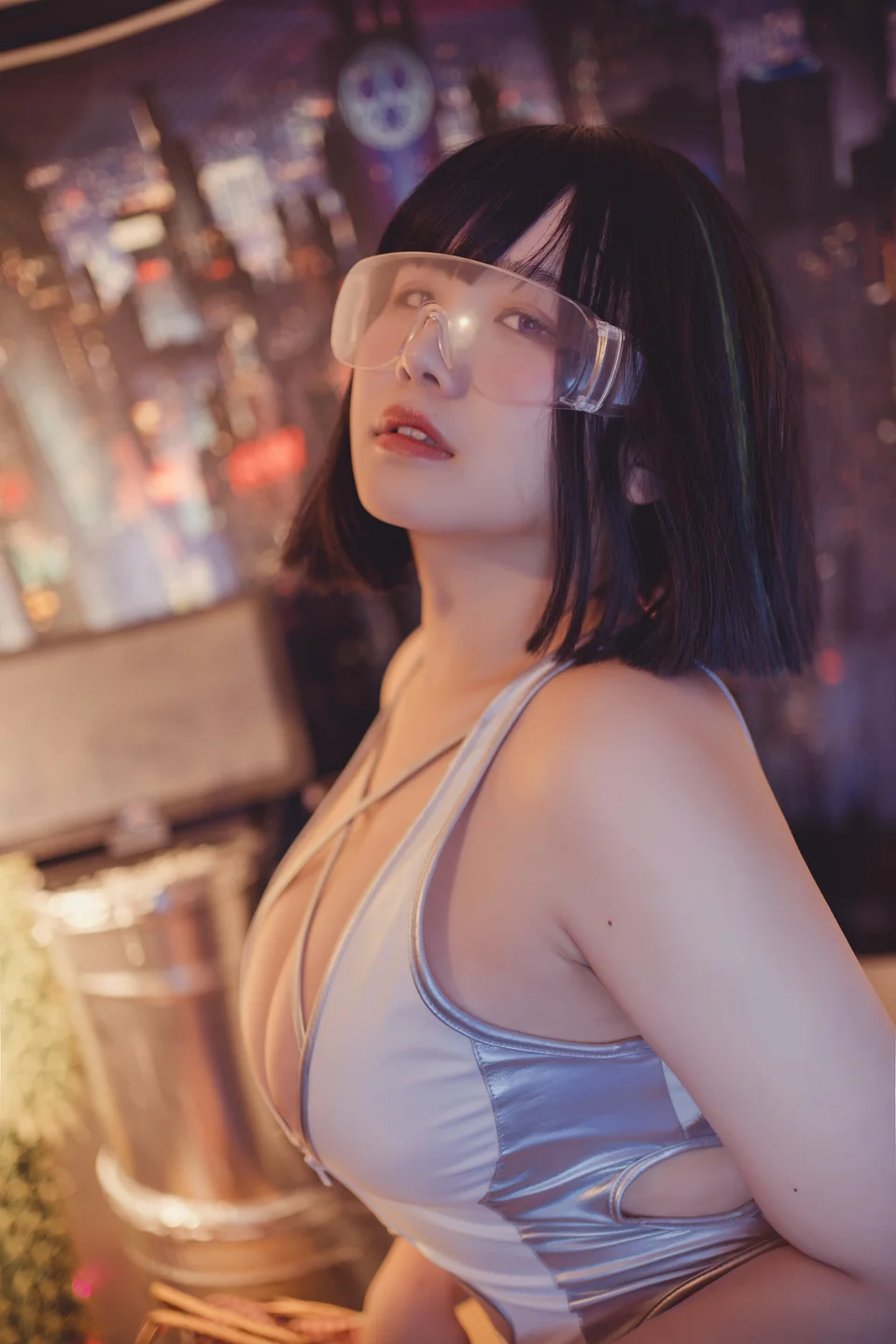 阿半今天很开心 - 银泳装 【丝足阁写真】032.webp