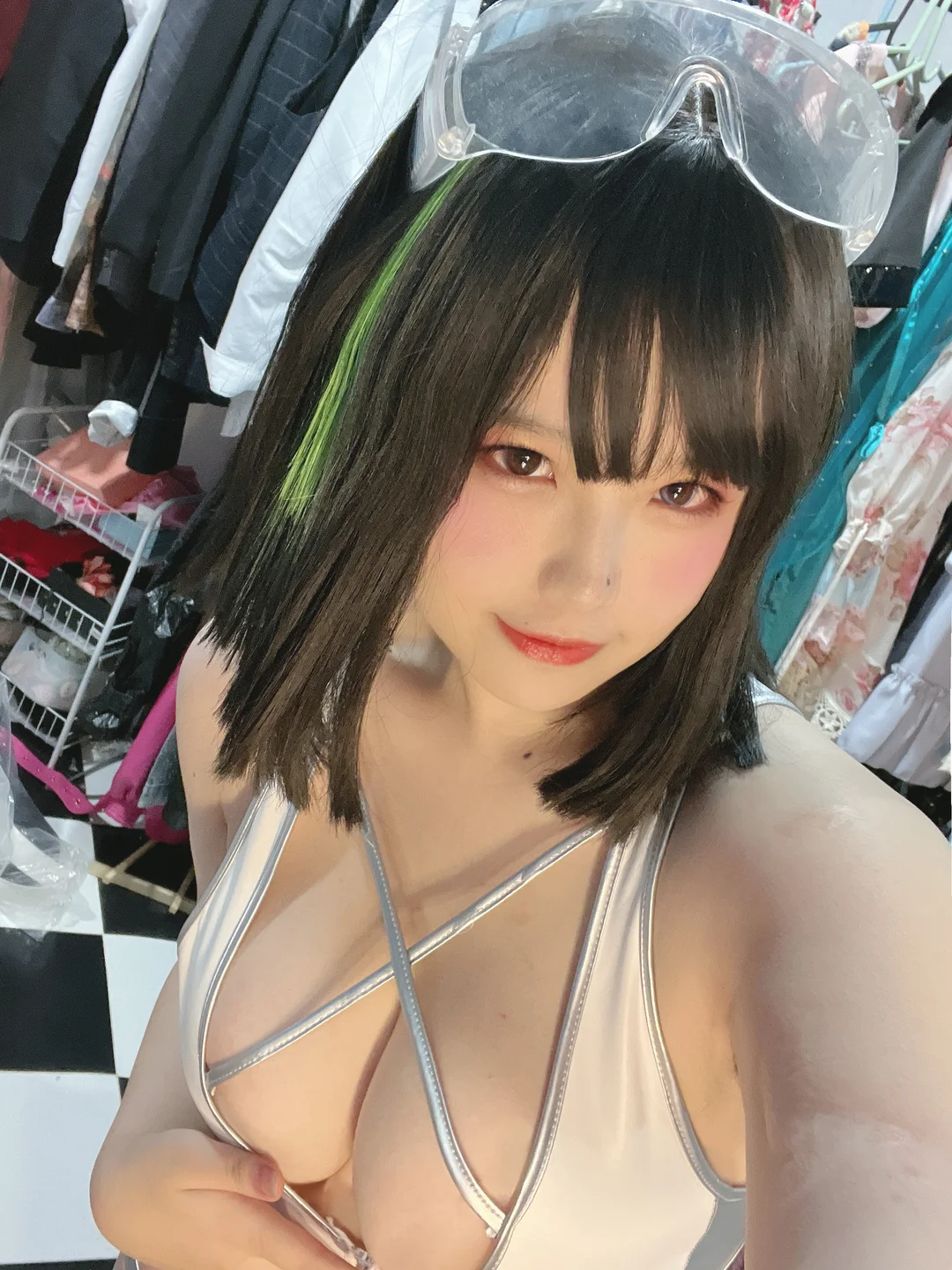 阿半今天很开心 - 银泳装 【丝足阁写真】040.webp