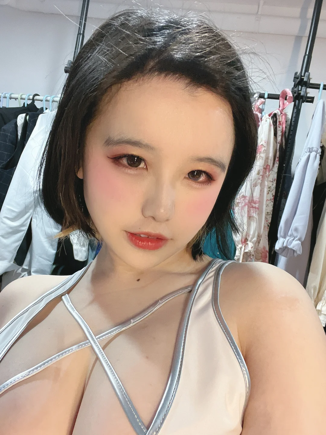 阿半今天很开心 - 银泳装 【丝足阁写真】044.webp