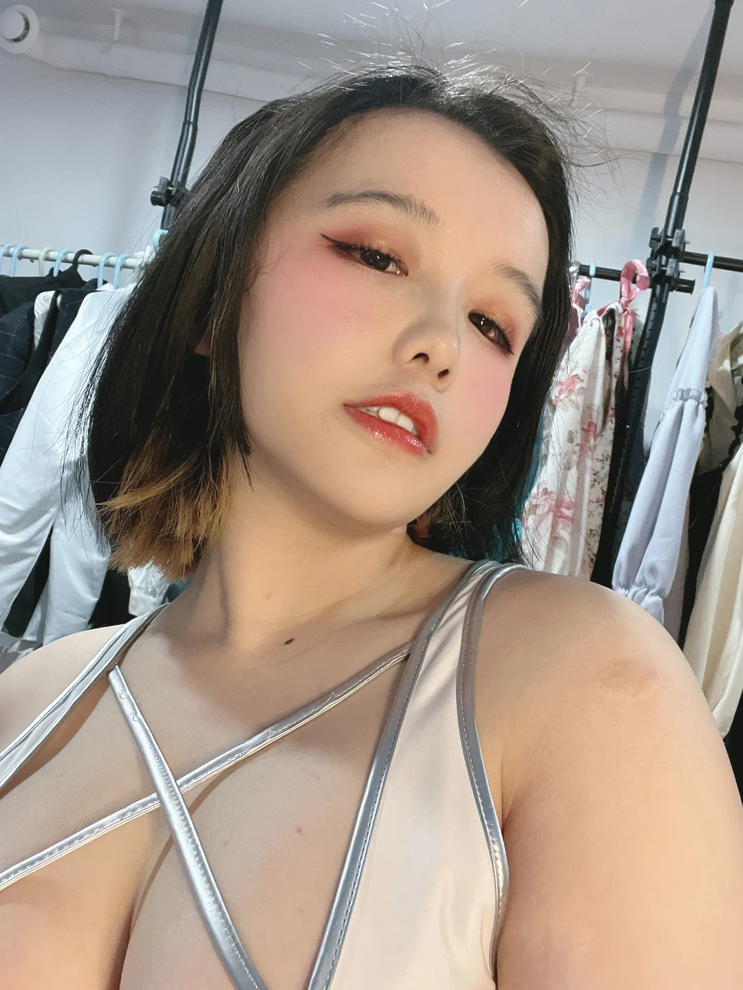 阿半今天很开心 - 银泳装 【丝足阁写真】045.webp