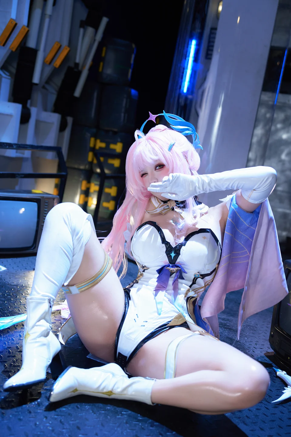 阿薰kaOri_No_064_爱弥斯_上中下&写真花絮_567P,92GIF,13V_7_98GB中 爱弥斯写真104.webp