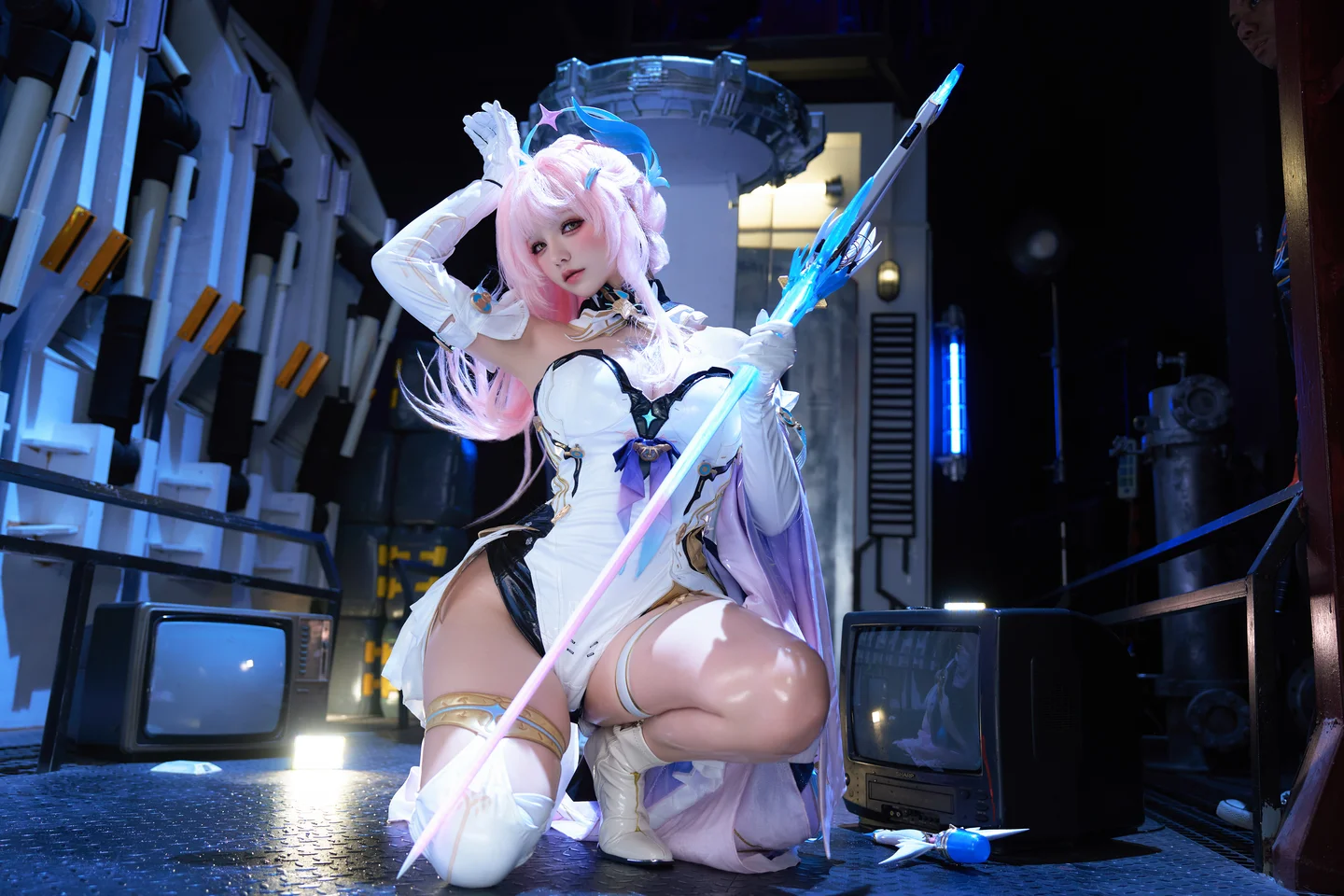 阿薰kaOri_No_064_爱弥斯_上中下&写真花絮_567P,92GIF,13V_7_98GB中 爱弥斯写真109.webp