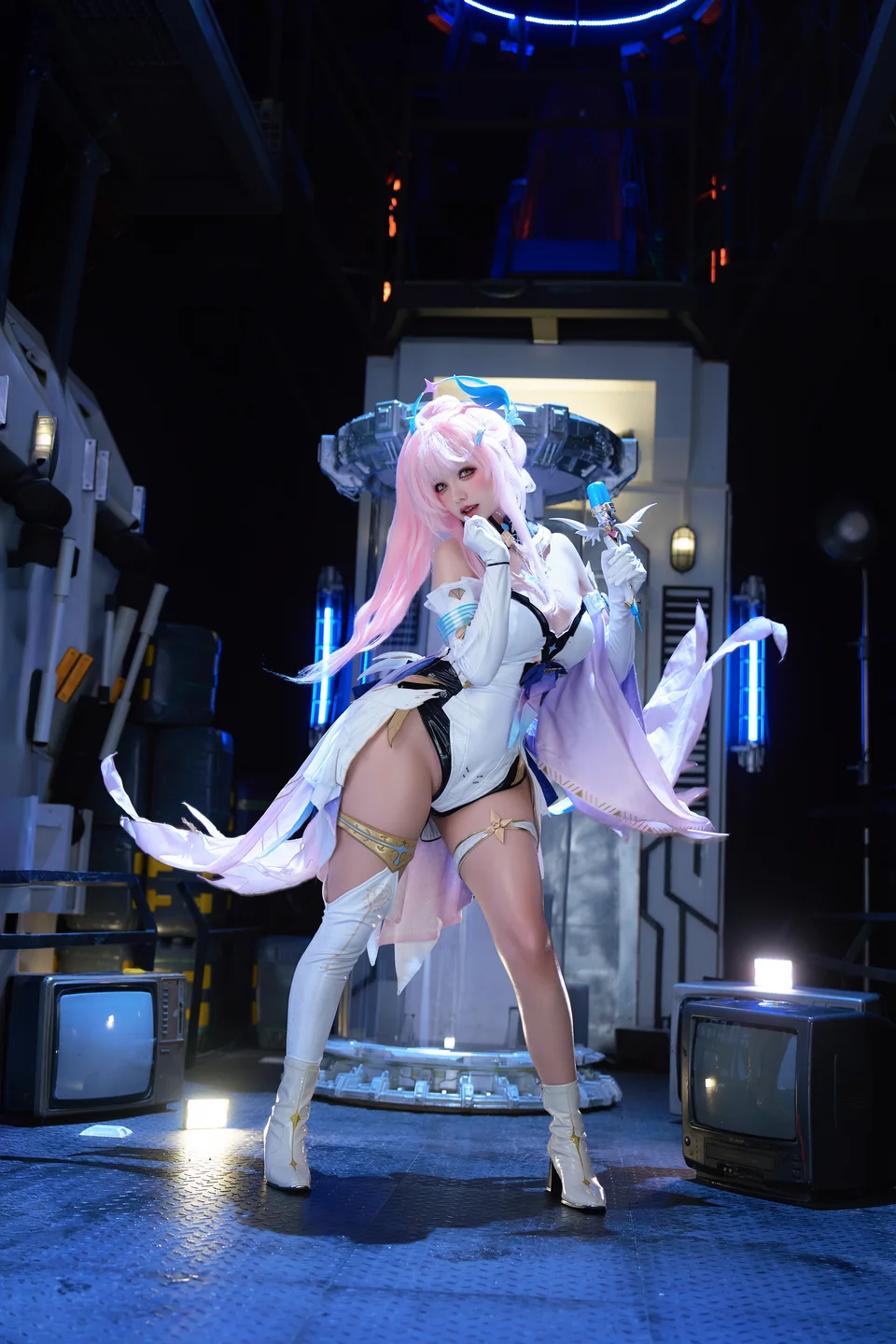 阿薰kaOri_No_064_爱弥斯_上中下&写真花絮_567P,92GIF,13V_7_98GB中 爱弥斯写真127.webp