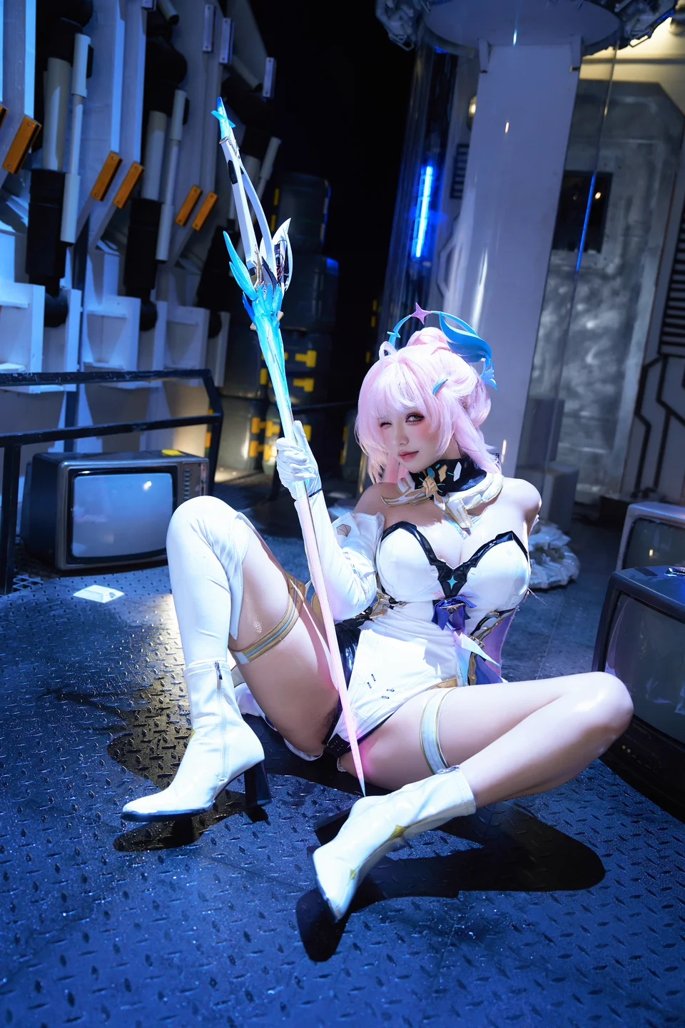 阿薰kaOri_No_064_爱弥斯_上中下&写真花絮_567P,92GIF,13V_7_98GB中 爱弥斯写真96.webp