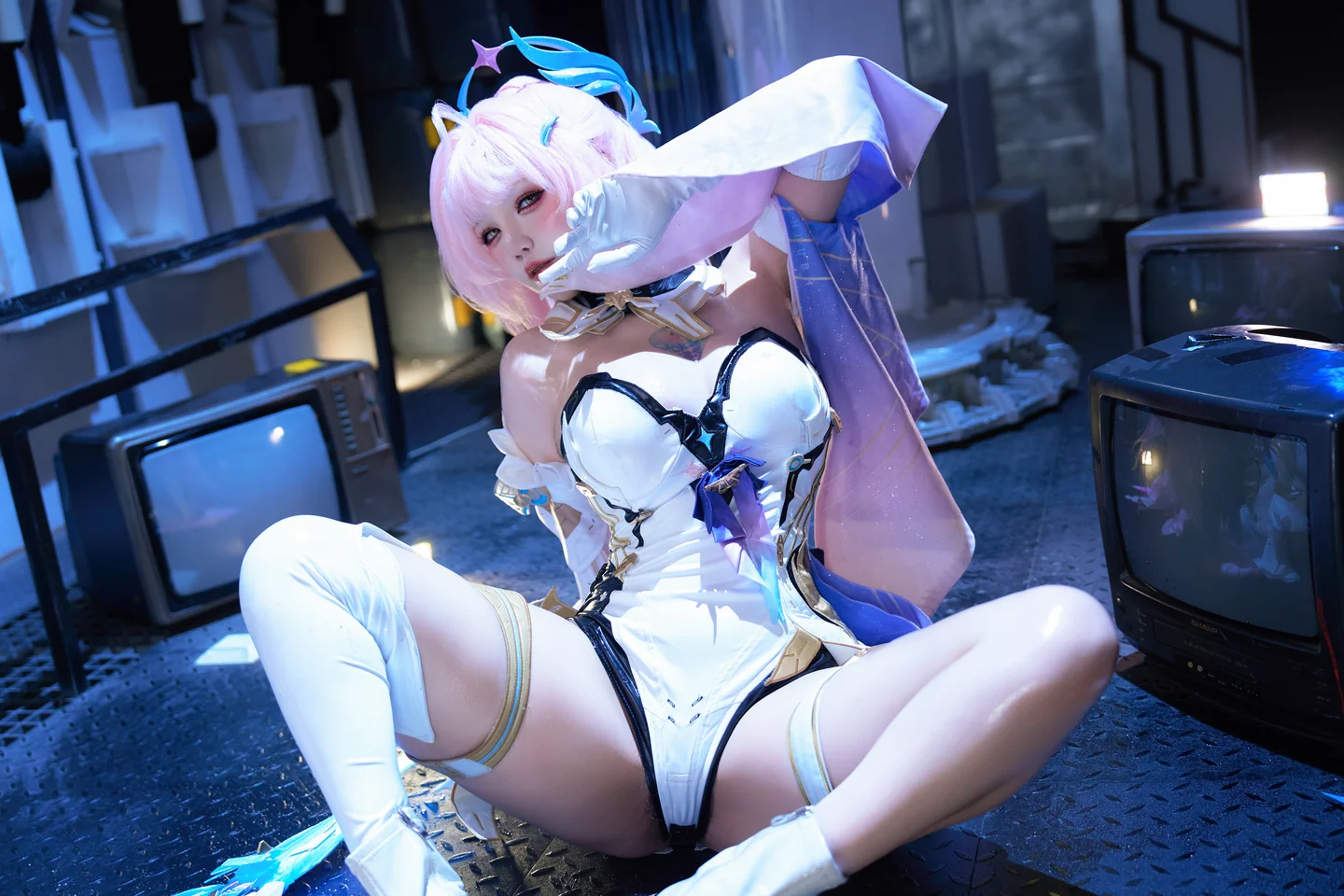 阿薰kaOri_No_064_爱弥斯_上中下&写真花絮_567P,92GIF,13V_7_98GB中 爱弥斯写真99.webp