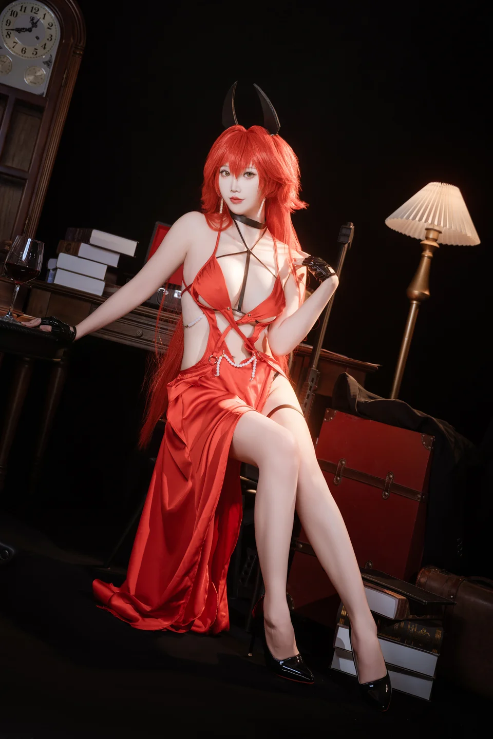 面饼仙儿 – Nikke 小红帽礼服 [24P] TG@icoset015.webp