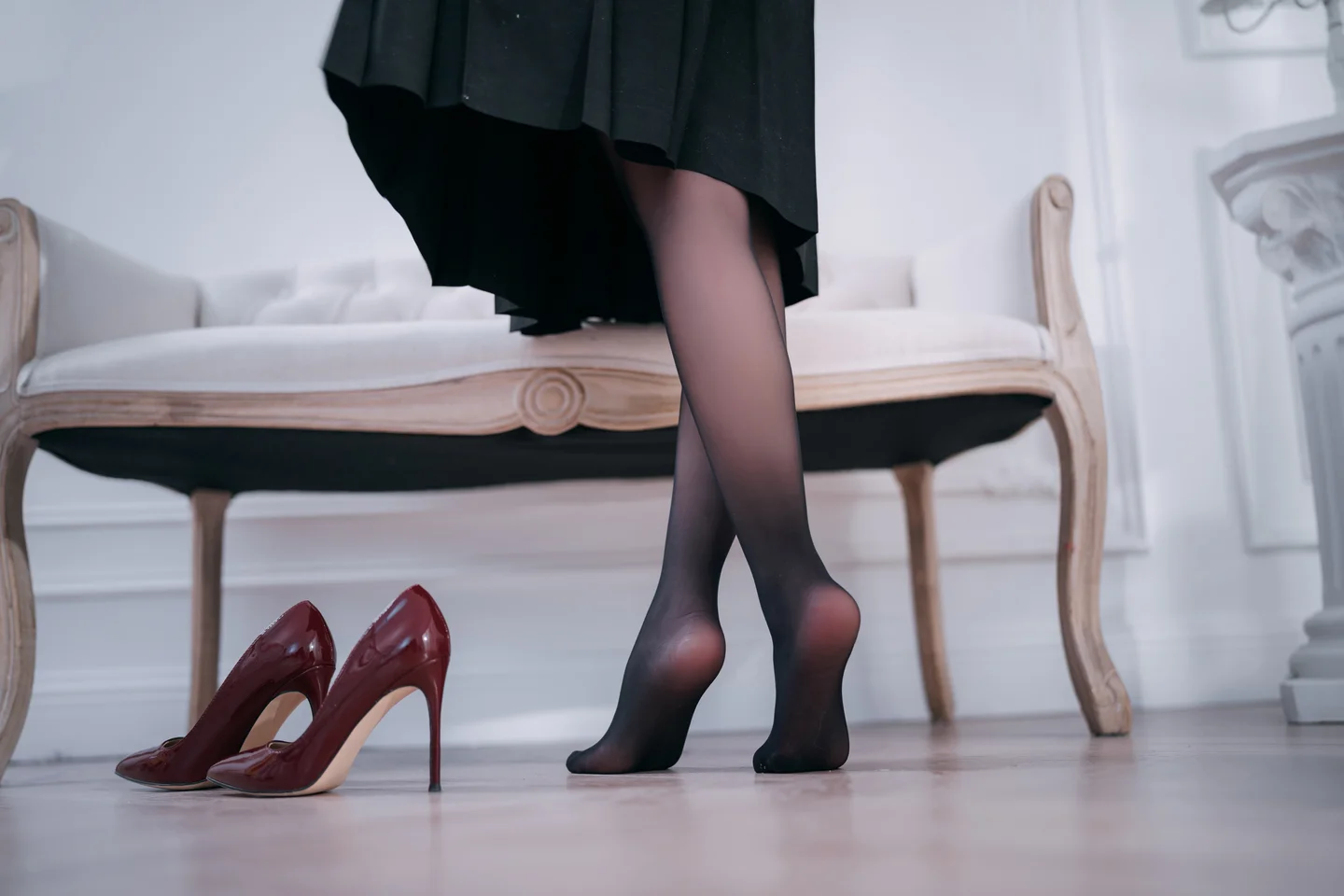 面饼仙儿 - 红高跟女仆 [30P] tg@simisebaisi24.webp