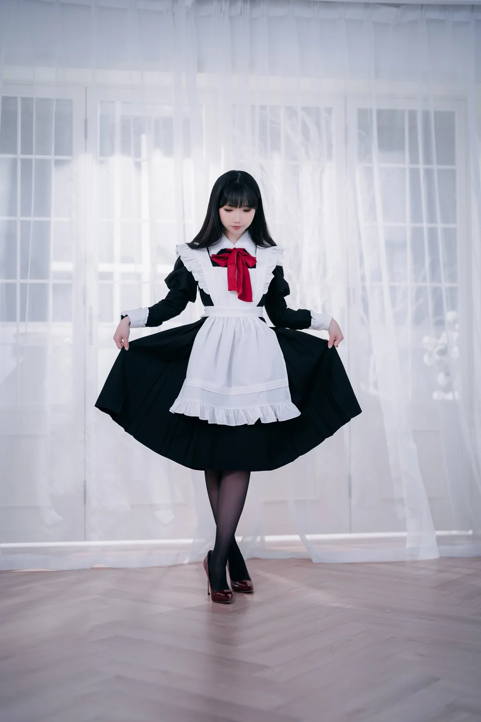 面饼仙儿 - 红高跟女仆 [30P] tg@simisebaisi5.webp