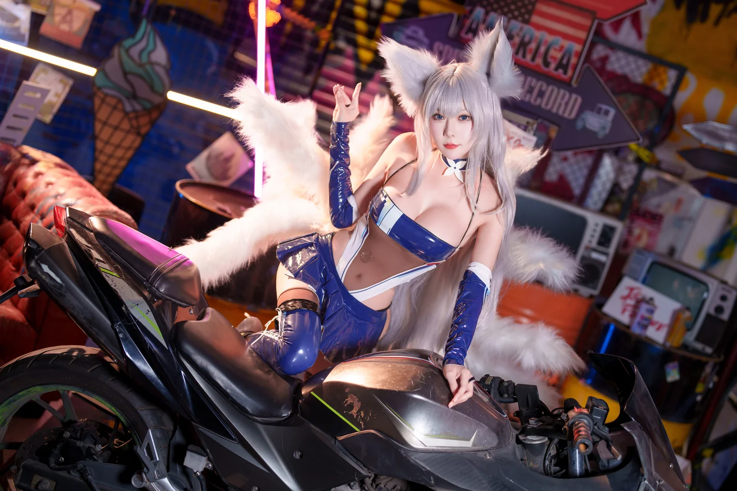 香草喵露露_25年01月舰长_信浓_赛车_12P,1V_417MB 001.webp