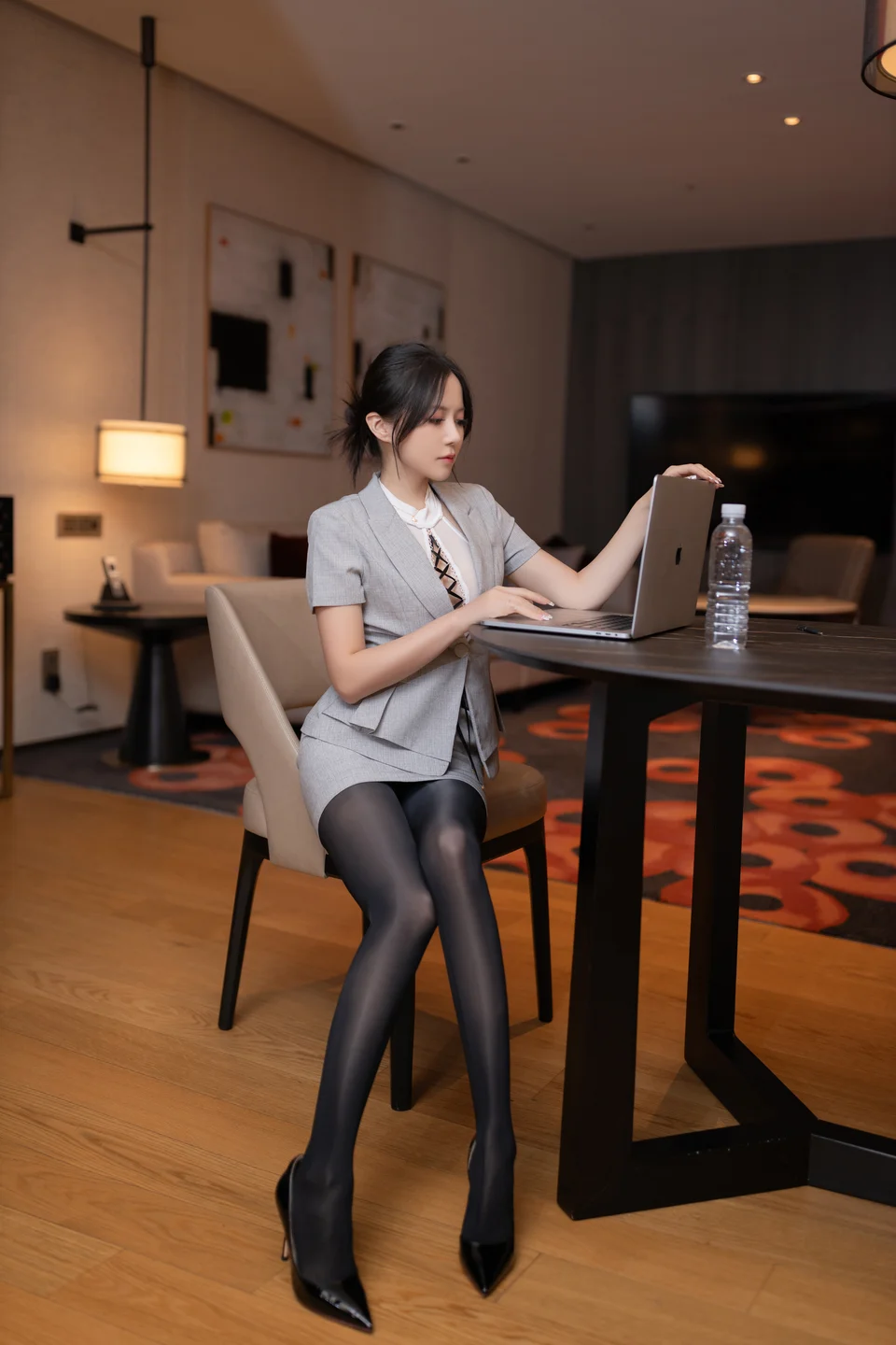 鱼子酱Fish - 他的监控电话 [122P] tg@simisebaisi7.webp