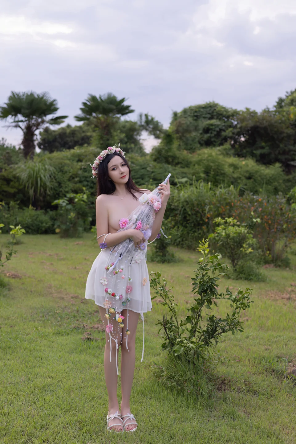 鱼子酱Fish - 秀人内购 花的伞 [120P] TG@icoset111.webp