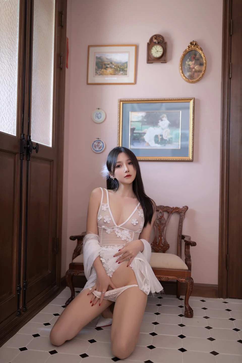 鱼子酱Fish - 秀人内购 蔷薇 [124P] TG@icoset034.webp