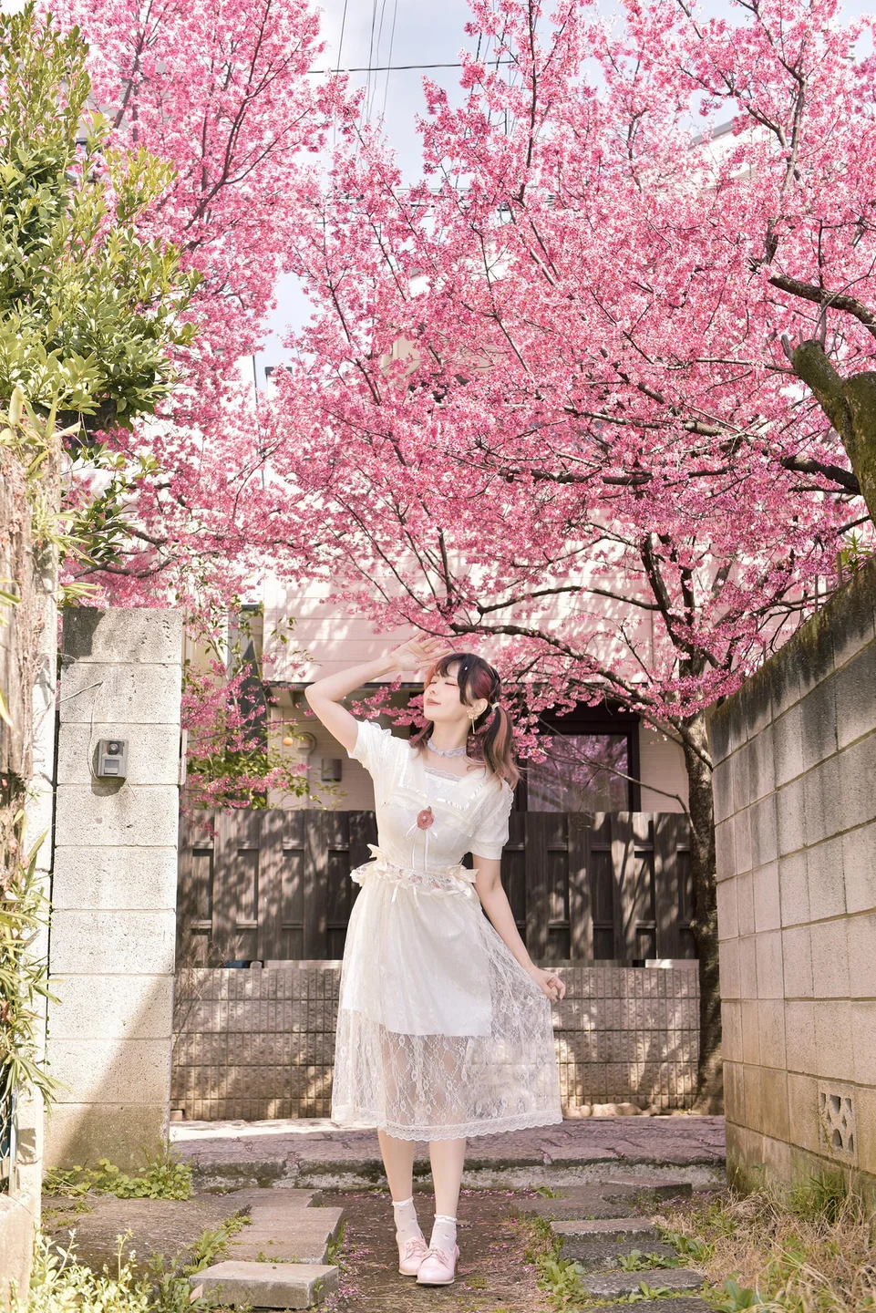 ElyEE子 - April Set A 2025 [25P,4V-227MB]
