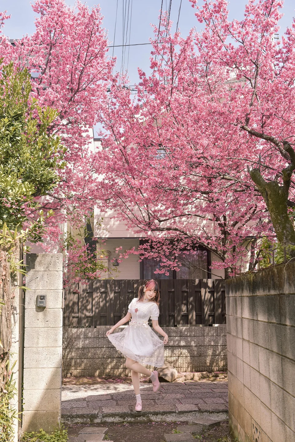 ElyEE子 - April Set A 2025 [25P,4V-227MB] 003.webp