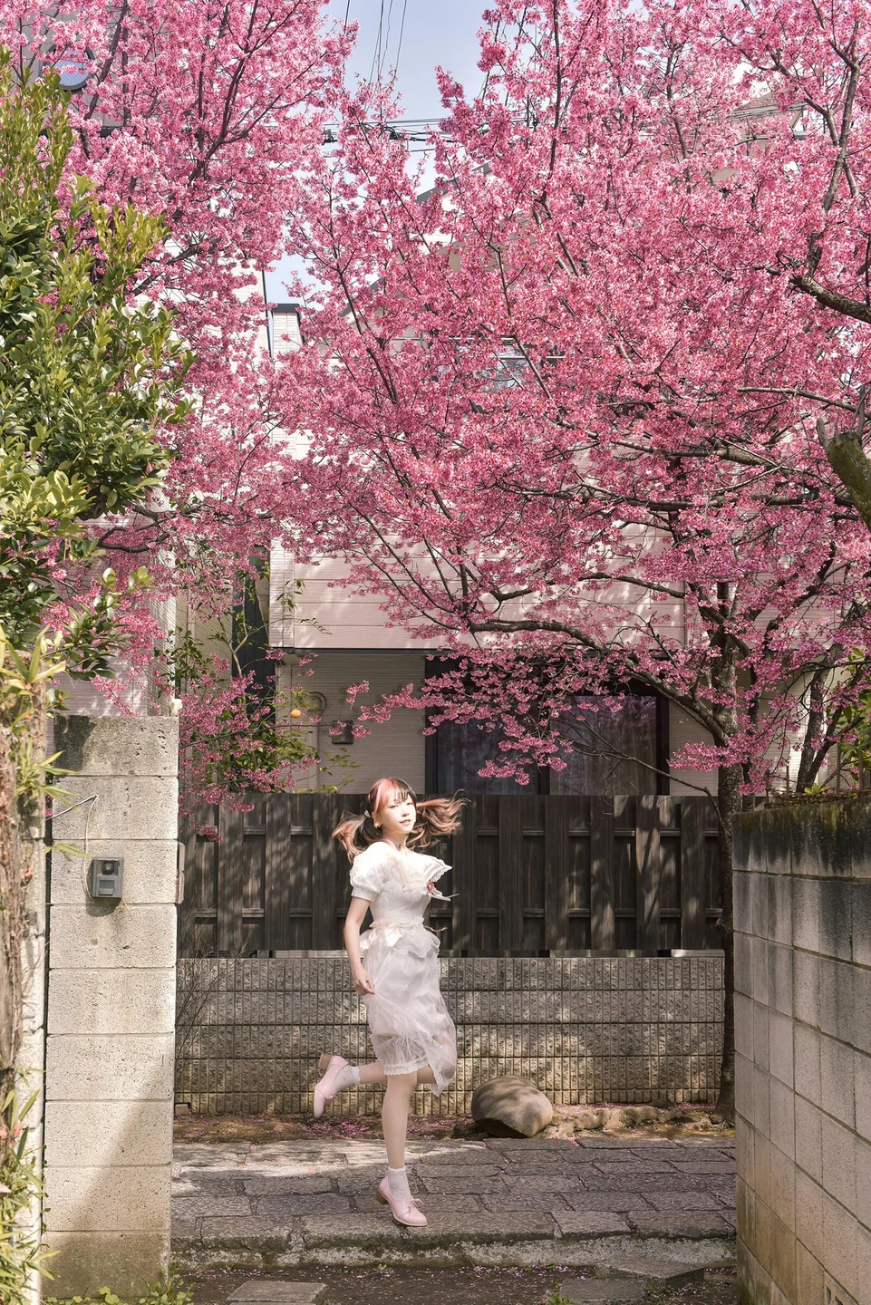 ElyEE子 - April Set A 2025 [25P,4V-227MB] 005.webp