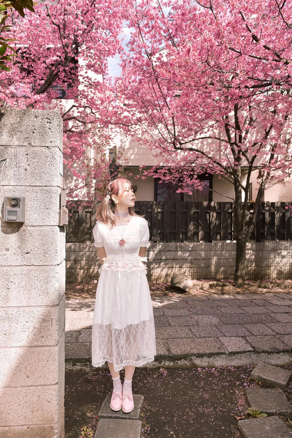 ElyEE子 - April Set A 2025 [25P,4V-227MB] 006.webp