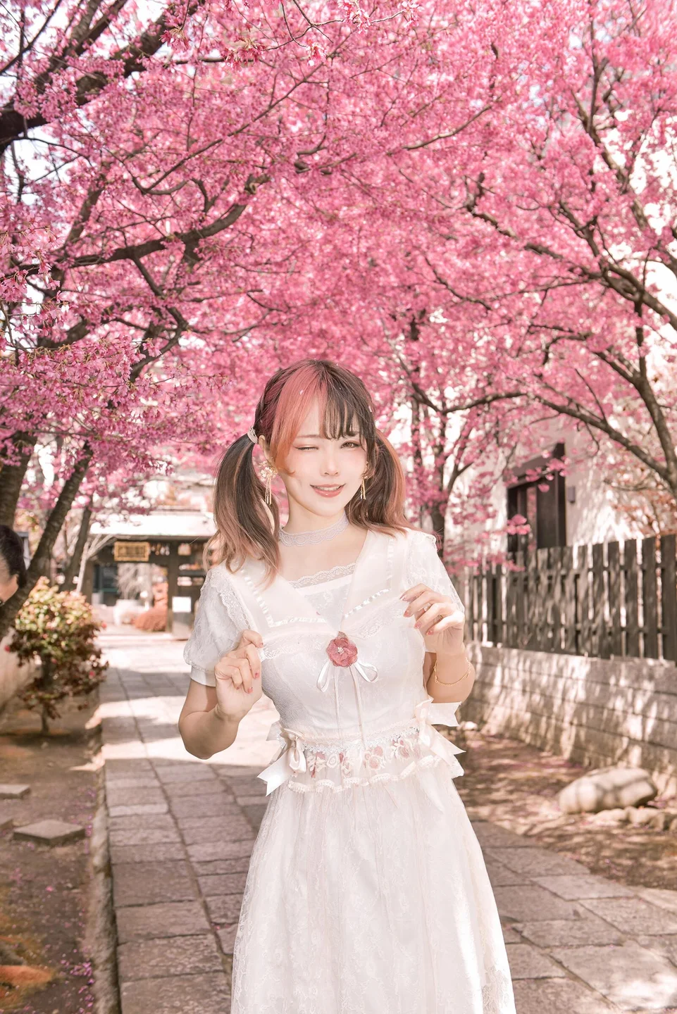 ElyEE子 - April Set A 2025 [25P,4V-227MB] 008.webp