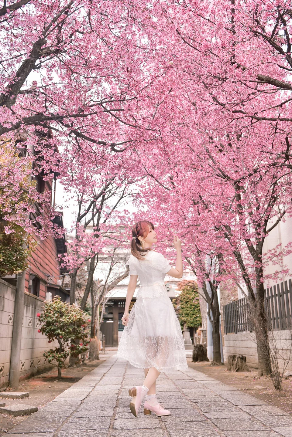 ElyEE子 - April Set A 2025 [25P,4V-227MB] 009.webp