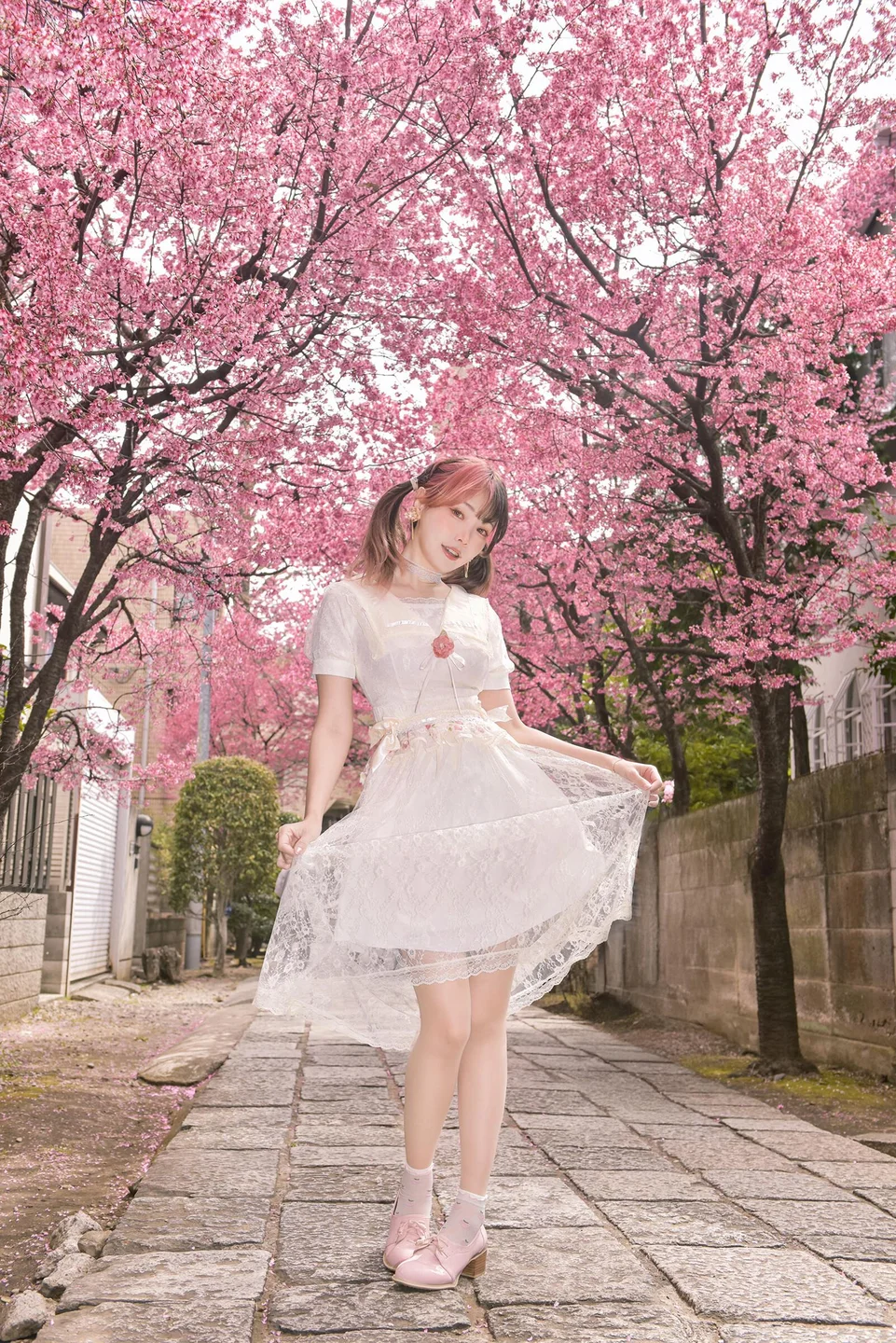 ElyEE子 - April Set A 2025 [25P,4V-227MB] 010.webp