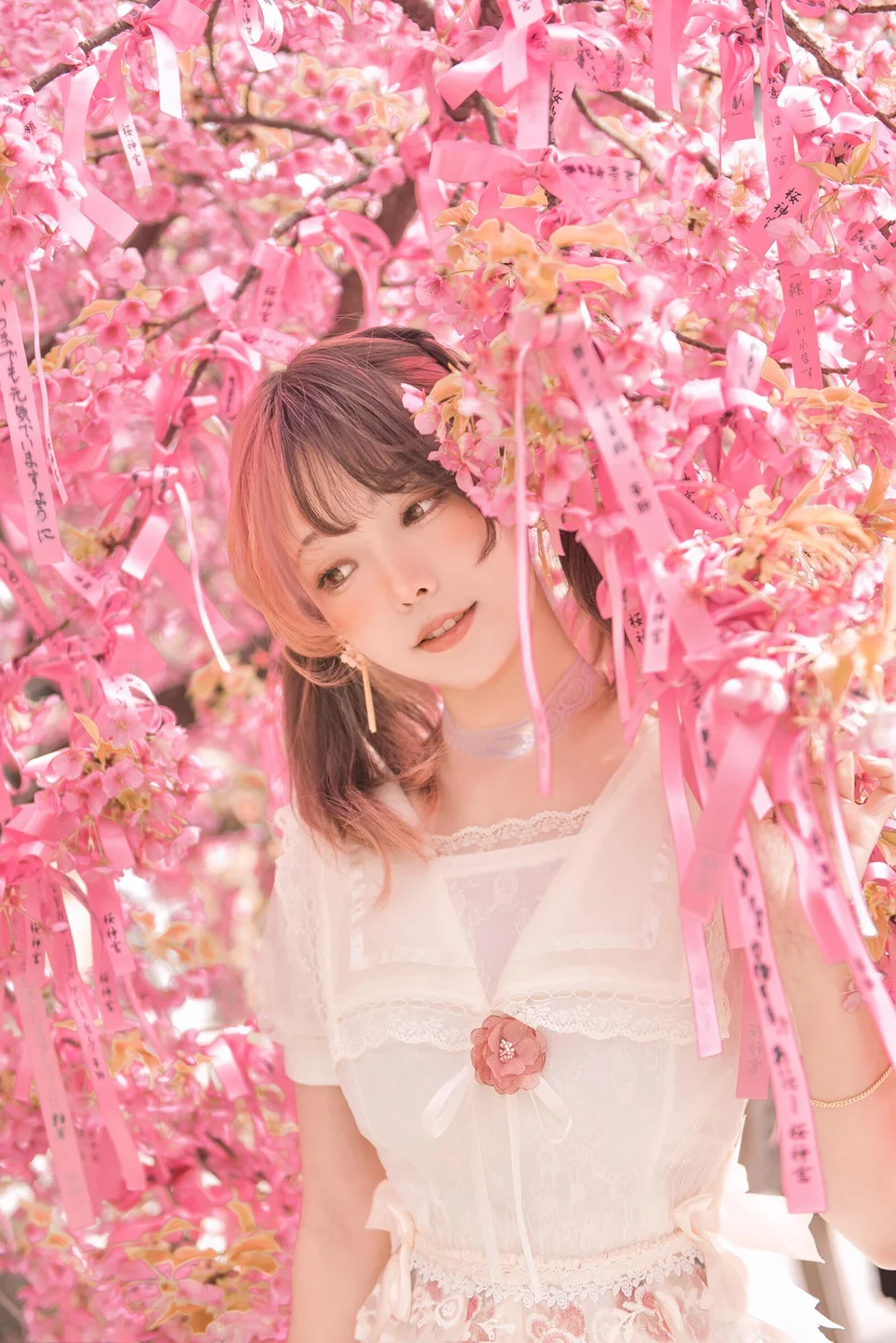 ElyEE子 - April Set A 2025 [25P,4V-227MB] 025.webp