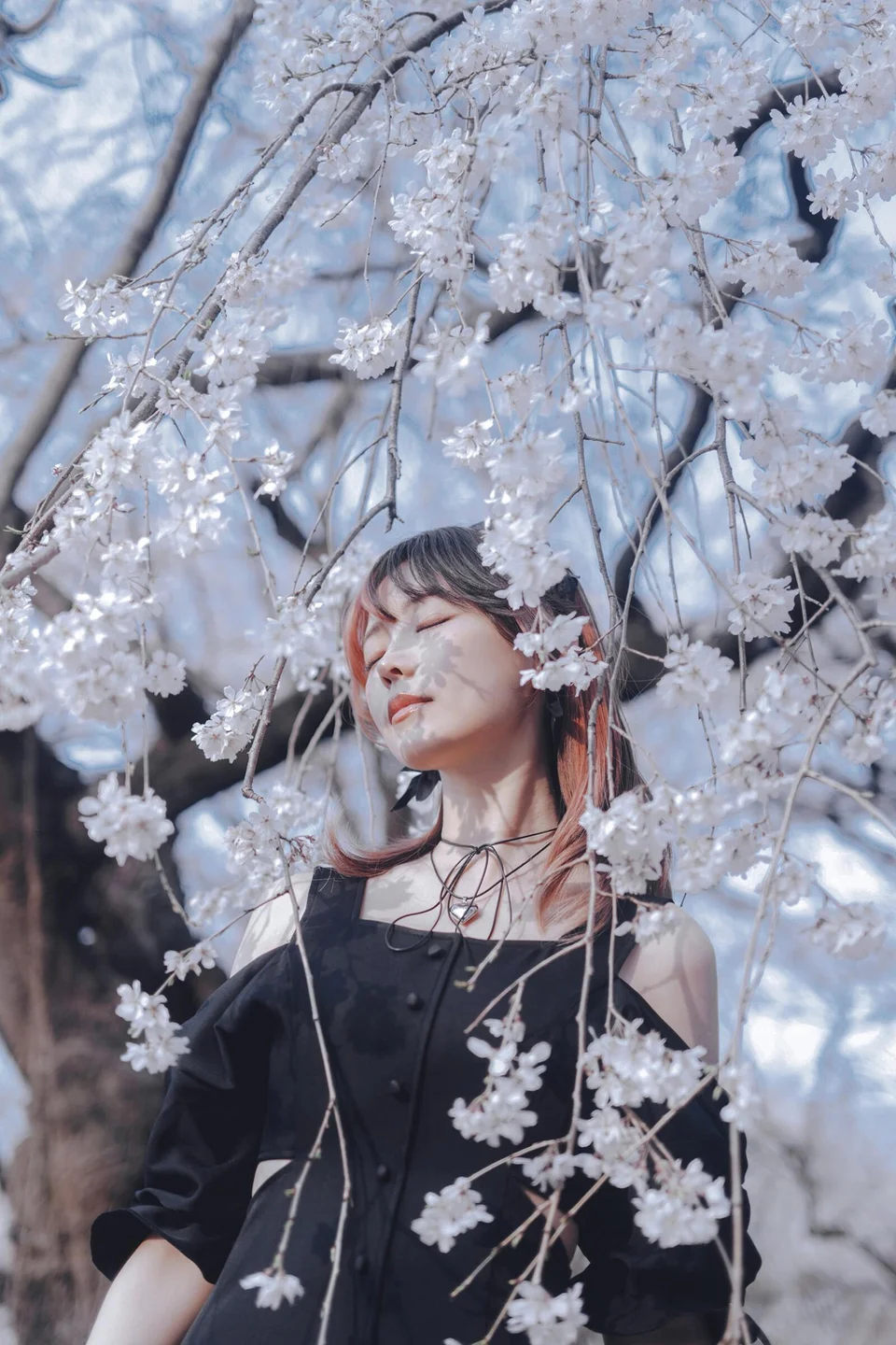 ElyEE子 - April Set B 2025 [30P,1V-33MB] 003.webp
