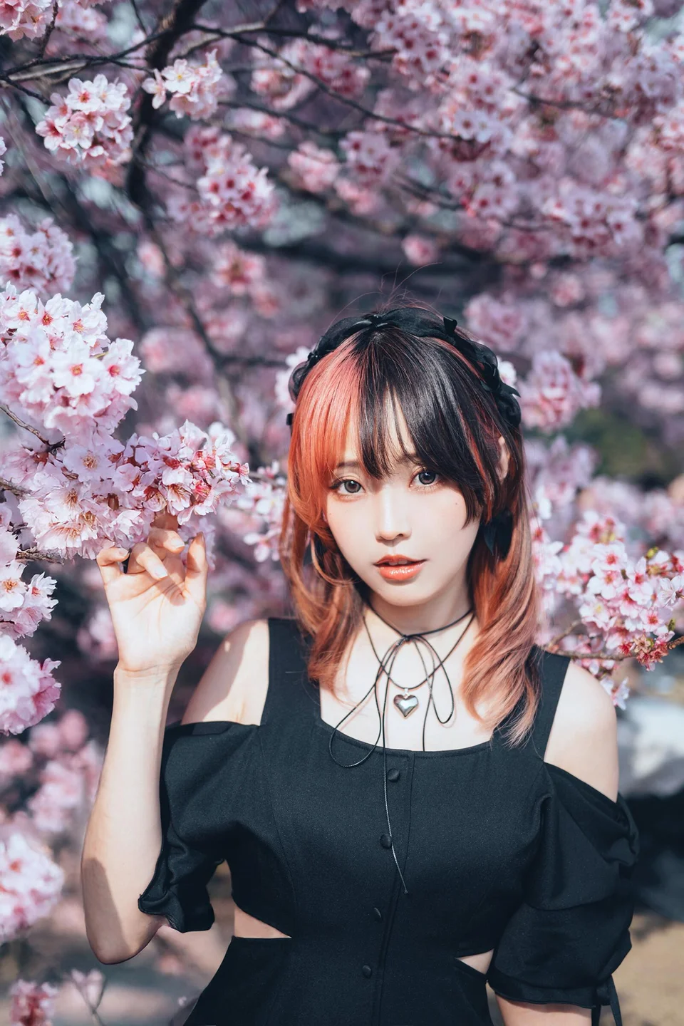 ElyEE子 - April Set B 2025 [30P,1V-33MB] 007.webp