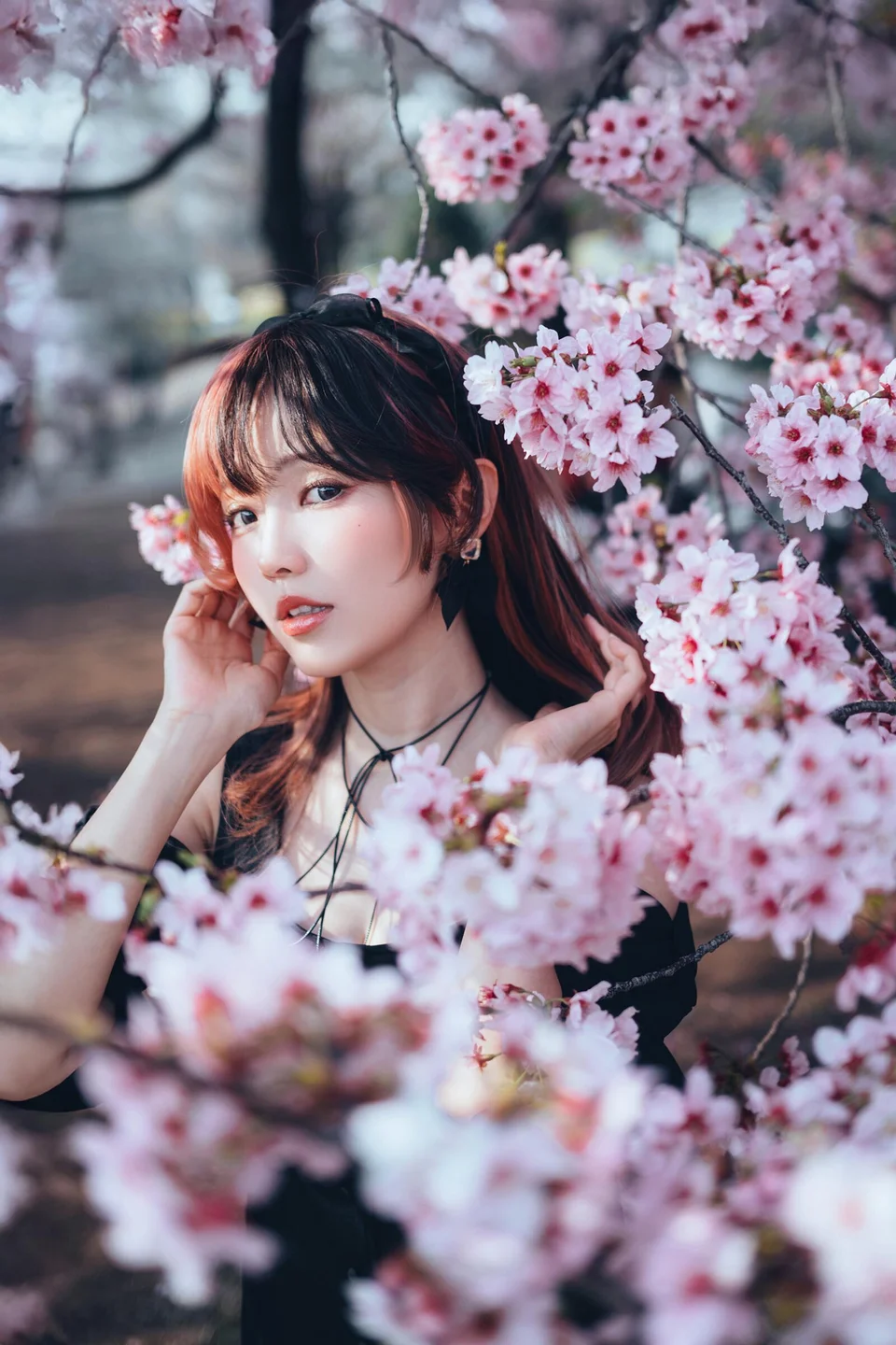 ElyEE子 - April Set B 2025 [30P,1V-33MB] 011.webp
