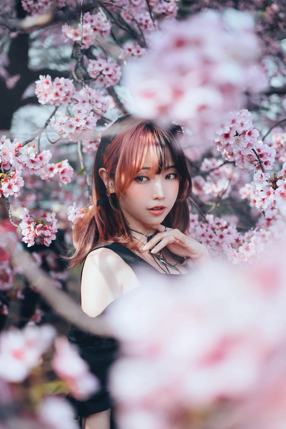 ElyEE子 - April Set B 2025 [30P,1V-33MB] 014.webp