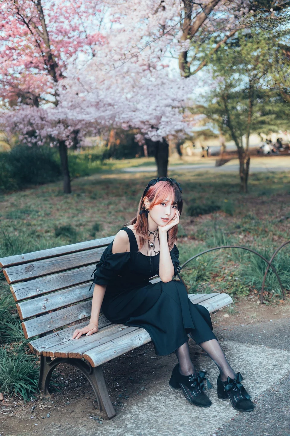 ElyEE子 - April Set B 2025 [30P,1V-33MB] 021.webp