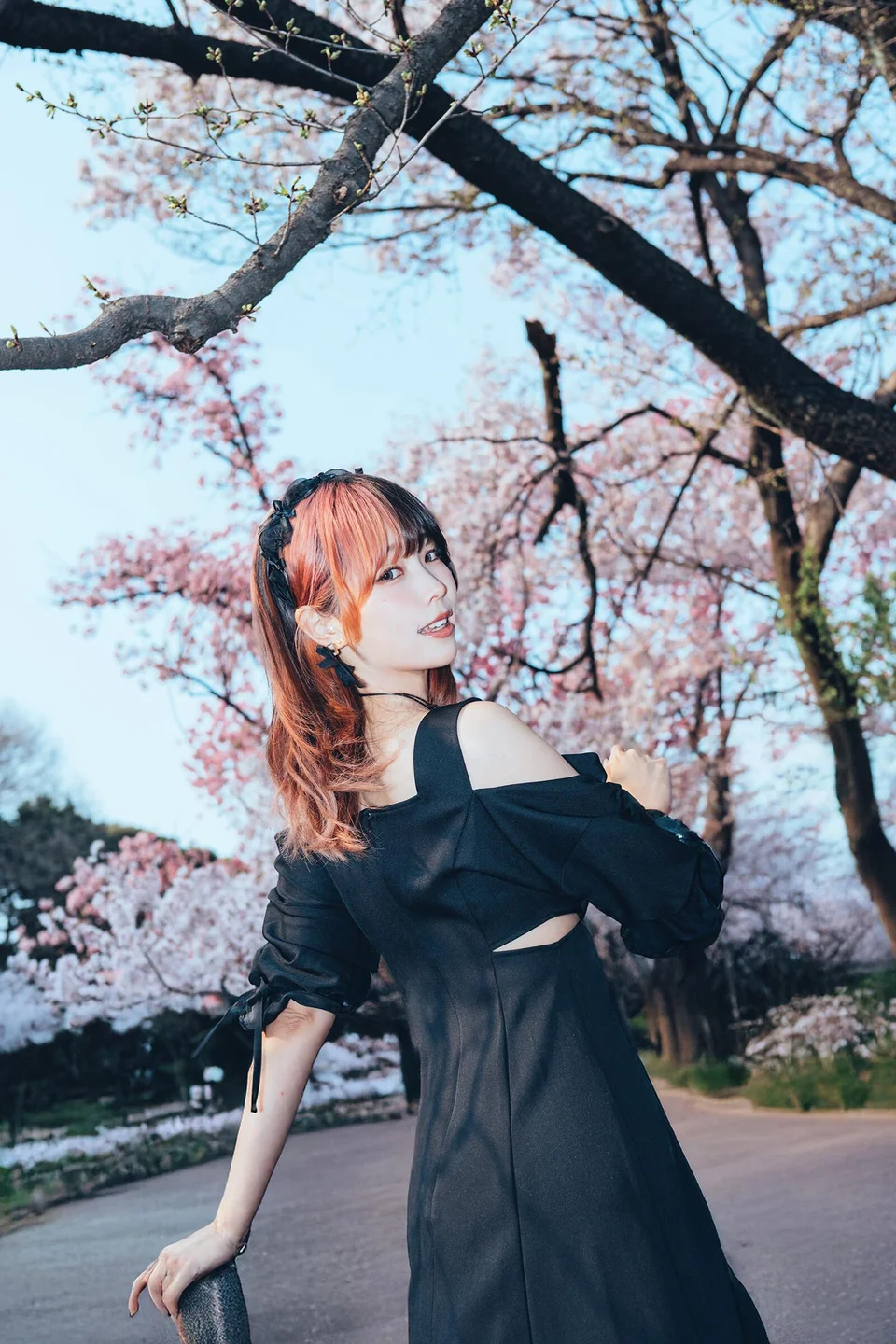 ElyEE子 - April Set B 2025 [30P,1V-33MB] 023.webp