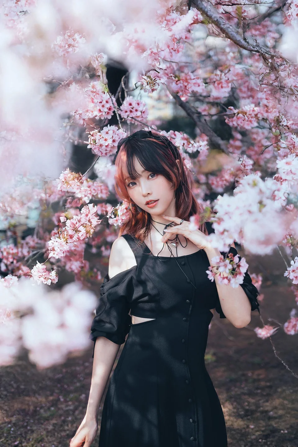 ElyEE子 - April Set B 2025 [30P,1V-33MB] 025.webp