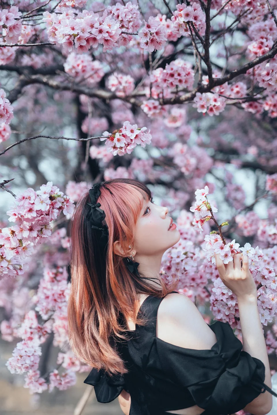 ElyEE子 - April Set B 2025 [30P,1V-33MB] 026.webp