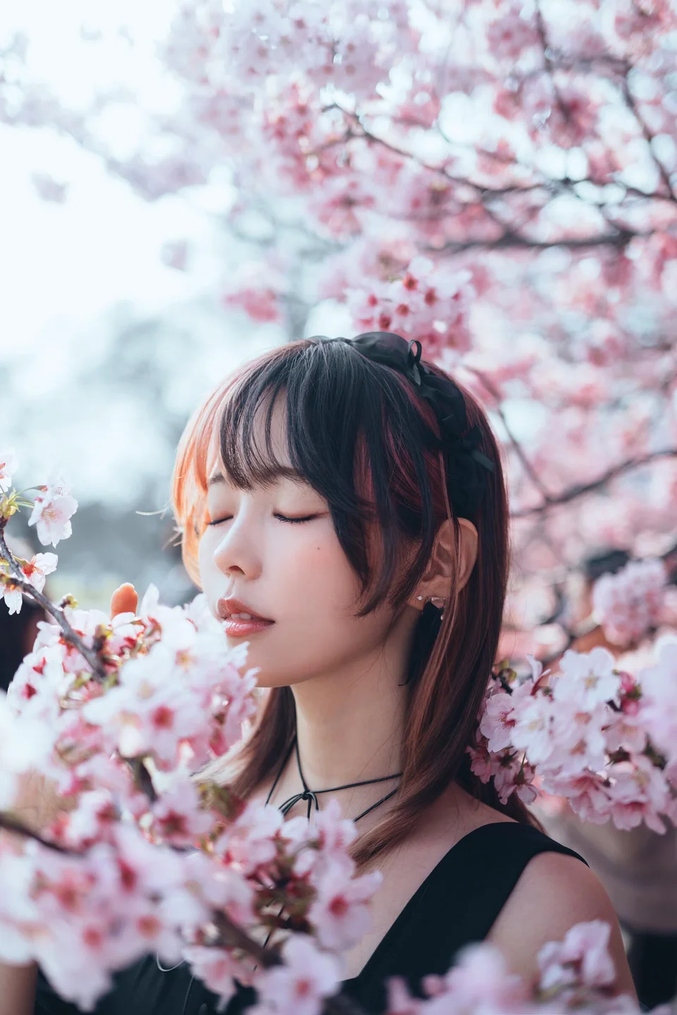 ElyEE子 - April Set B 2025 [30P,1V-33MB] 028.webp