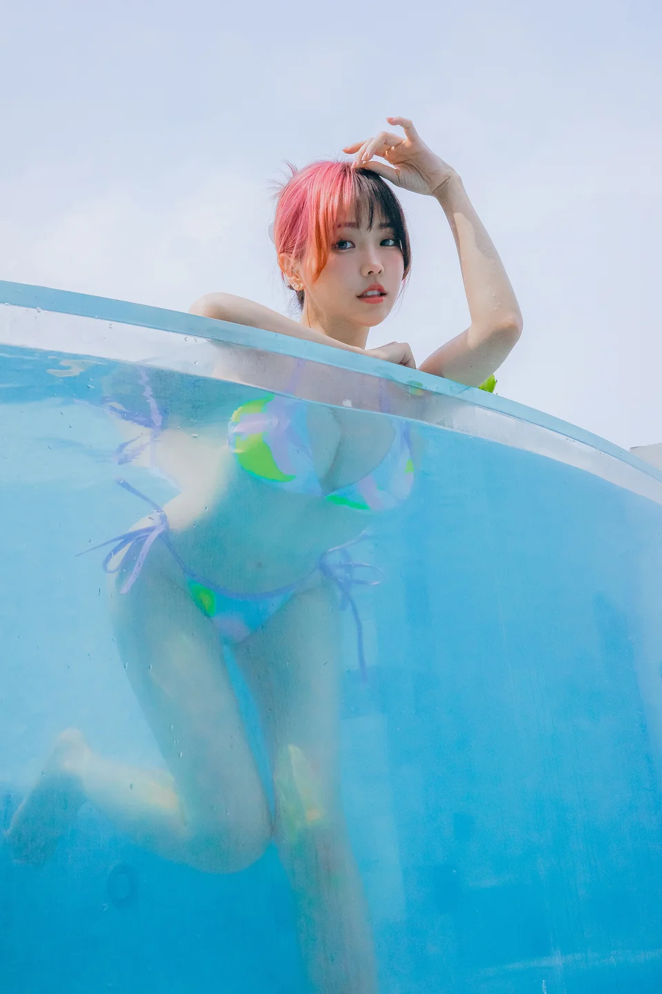 ElyEE子 - Poolside Relaxation 【丝足阁写真】014.webp