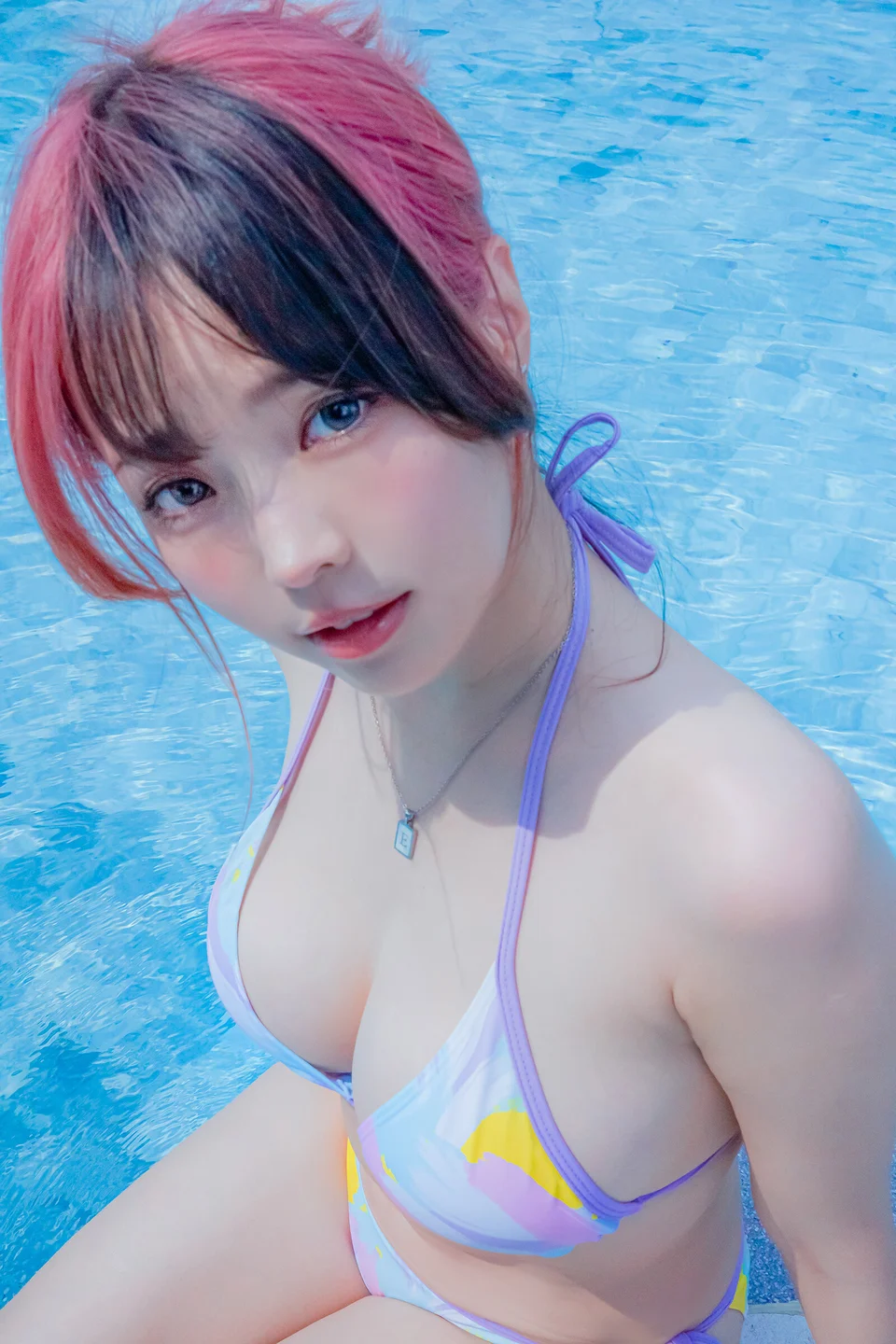 ElyEE子 - Poolside Relaxation 【丝足阁写真】031.webp